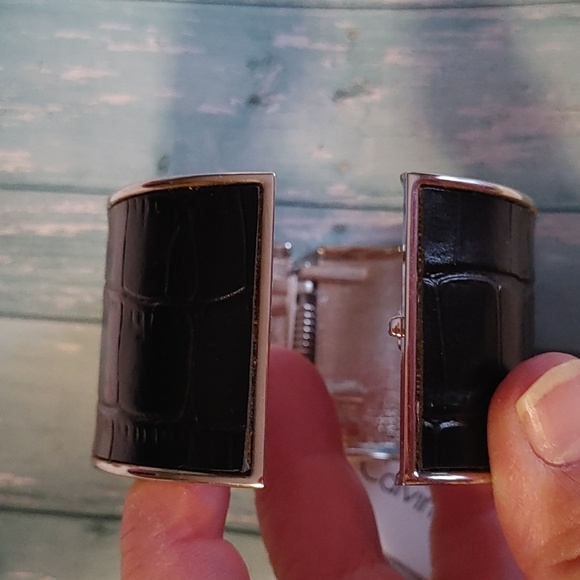 🌻NEW CALVIN KLEIN Faux Leather Cuff Bracelet - Picture 3 of 6